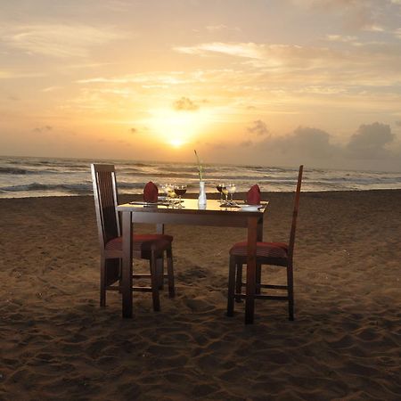 Laya Beach Hotell Wadduwa Eksteriør bilde