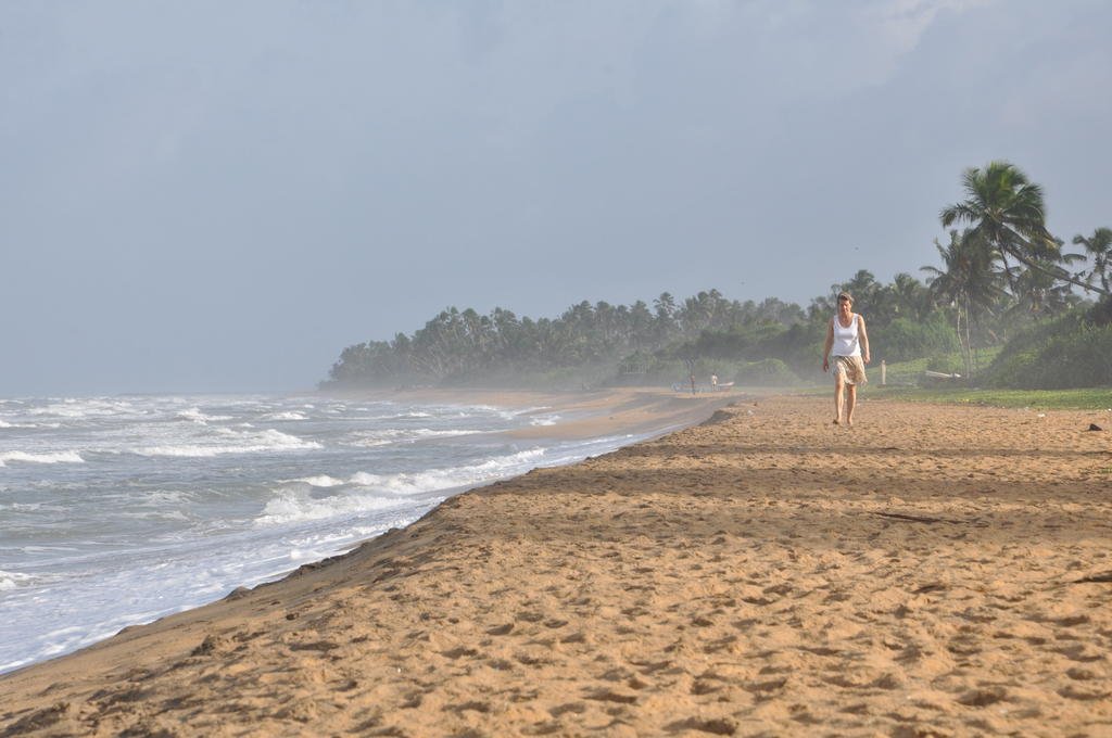 Laya Beach Hotell Wadduwa Eksteriør bilde